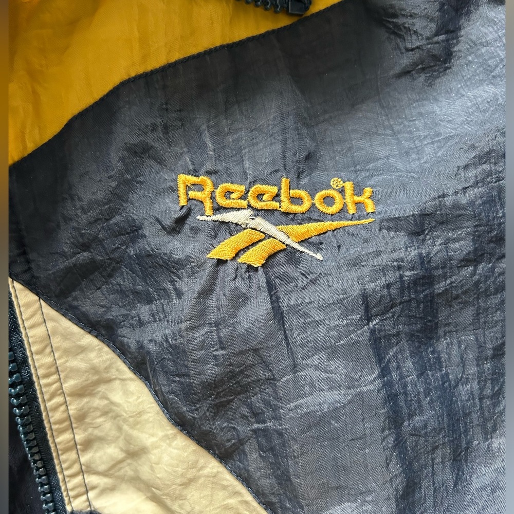Vintage Reebok Windbreaker 💨🌟